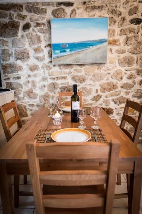 Το Πέτρινο Appartement Aitoliko Buitenkant foto