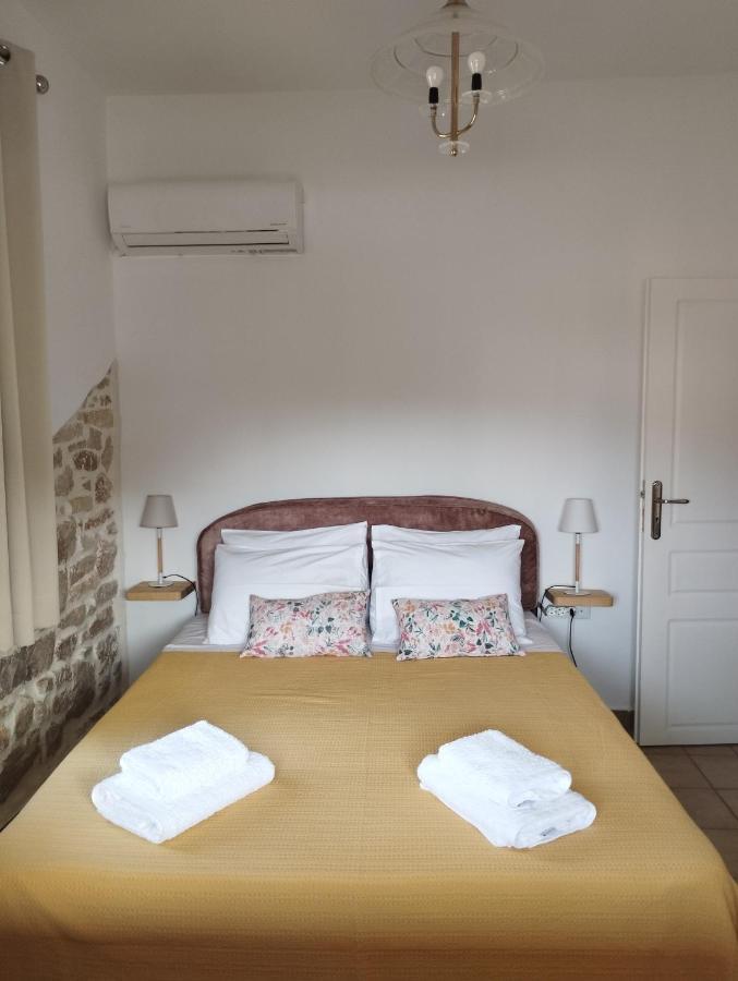 Το Πέτρινο Appartement Aitoliko Buitenkant foto