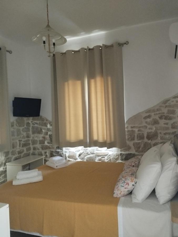 Το Πέτρινο Appartement Aitoliko Buitenkant foto